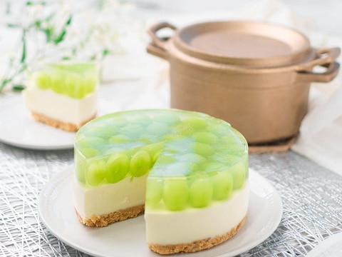 銅鍋で作る シャインマスカットのレアチーズケーキ